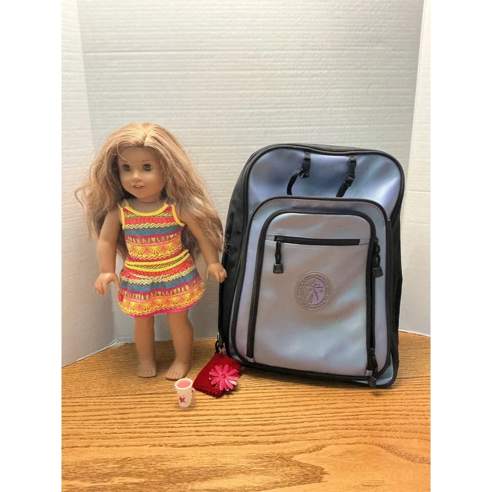 American Girl Lea Clark doll in outfit w/ Backpack Caring case, drink, camera